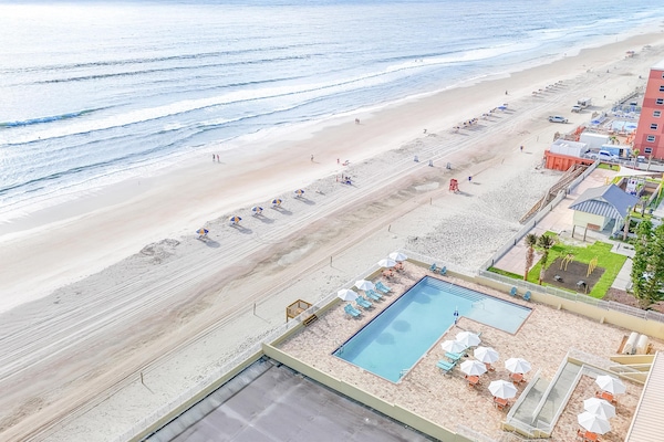 Outdoor pool, open 8:00 AM to 10:00 PM, pool umbrellas