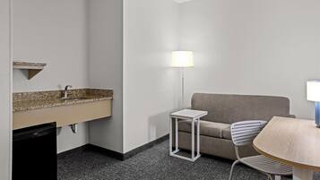1 Bedroom King Suite | Minibar
