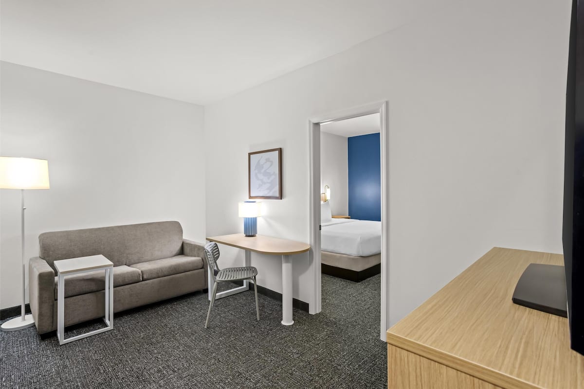 1 Bedroom King Suite | Living area | Flat-screen TV