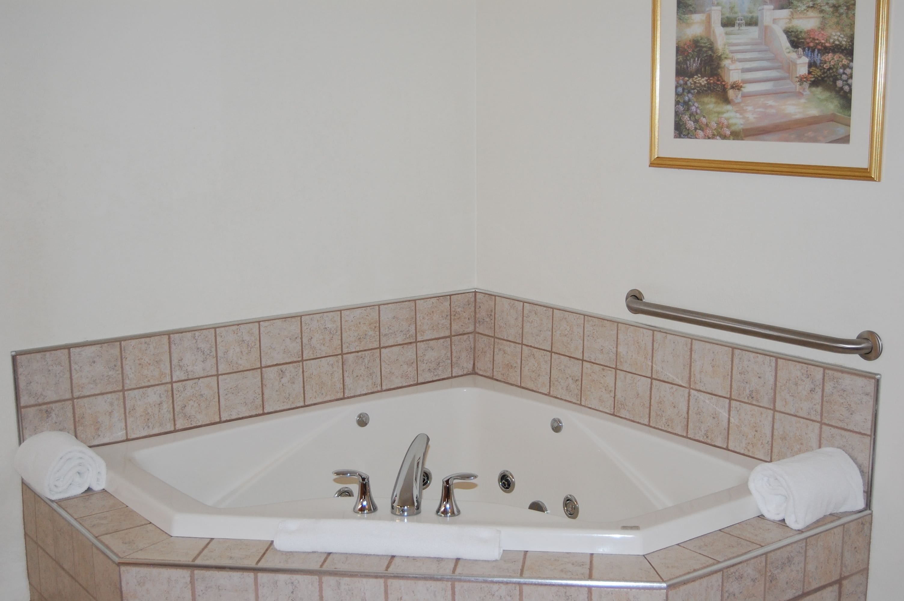 deluxe studio suite, 1 queen bed, non smoking | private spa tub