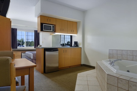Deluxe Studio Suite, 1 Queen Bed, Non Smoking | Pillowtop beds, in-room safe, desk, blackout drapes. Microtel Inn & Suites by Wyndham Plattsburgh