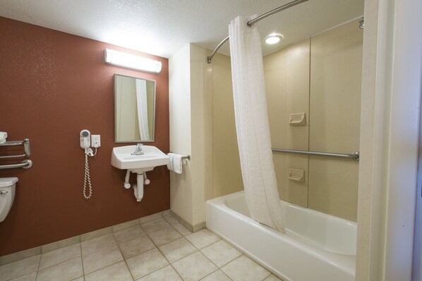 Free toiletries, hair dryer, towels, soap - Red Roof Inn & Suites Philadelphia - Bellmawr (Bellmawr)