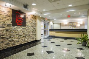 Lobby - Red Roof Inn & Suites Philadelphia - Bellmawr (Bellmawr)