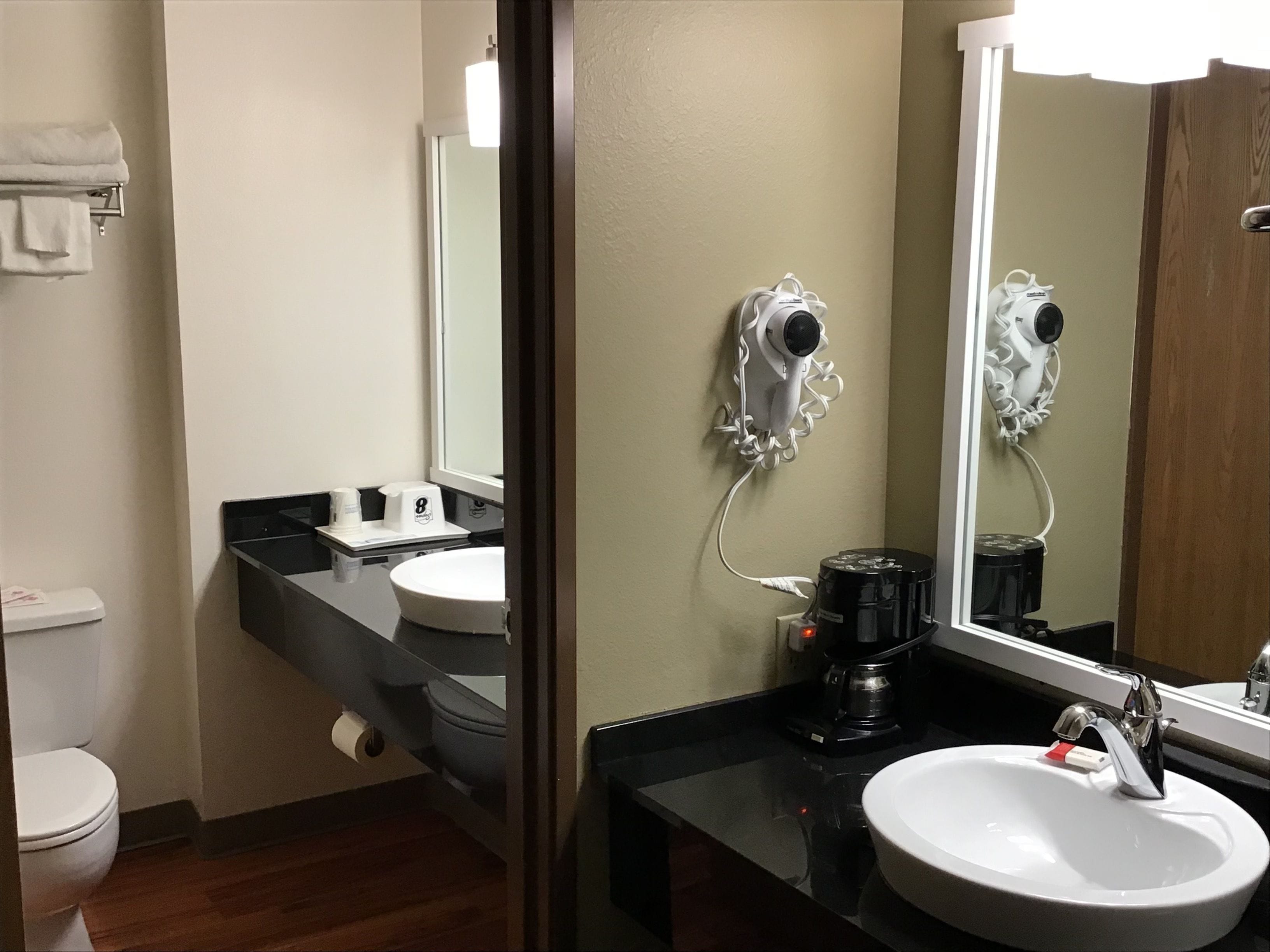 Combined shower/bathtub, hair dryer, towels