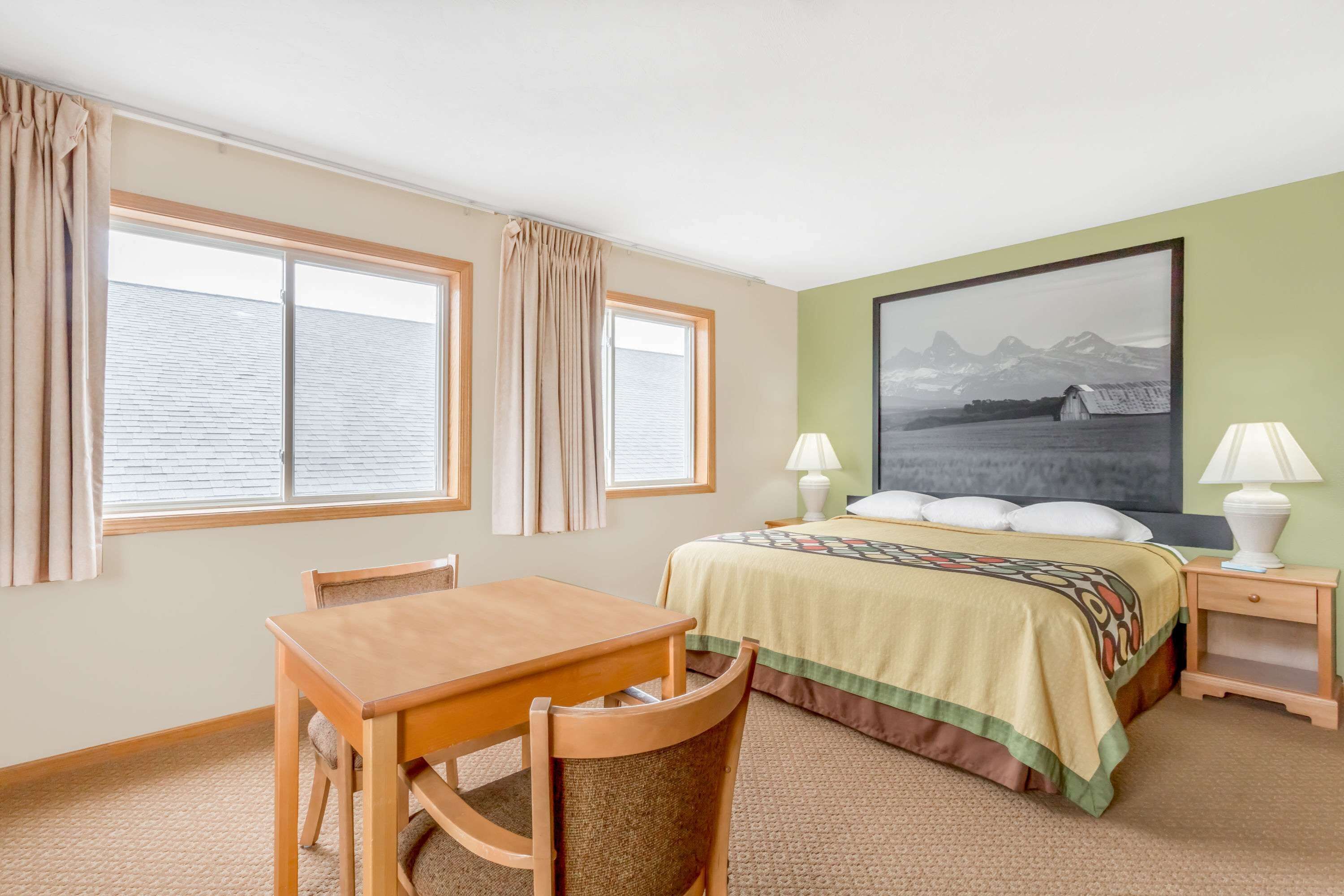 Room, 1 King Bed, Non Smoking | Desk, free cots/infant beds, free WiFi, bed sheets