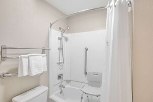 Ducha y bañera combinadas y toallas