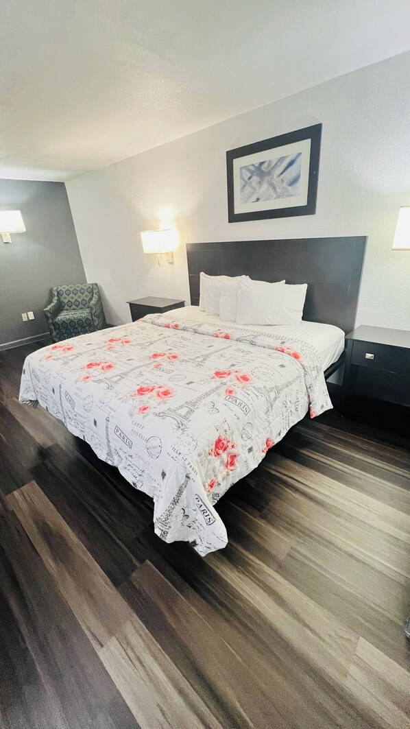 Design Single Room, 1 King Bed, Non Smoking