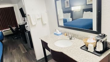 Schreibtisch, laptopgeeigneter Arbeitsplatz, kostenloses WLAN