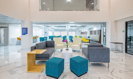 Lobby. Wingate by Wyndham Atlanta Galleria/Ballpark