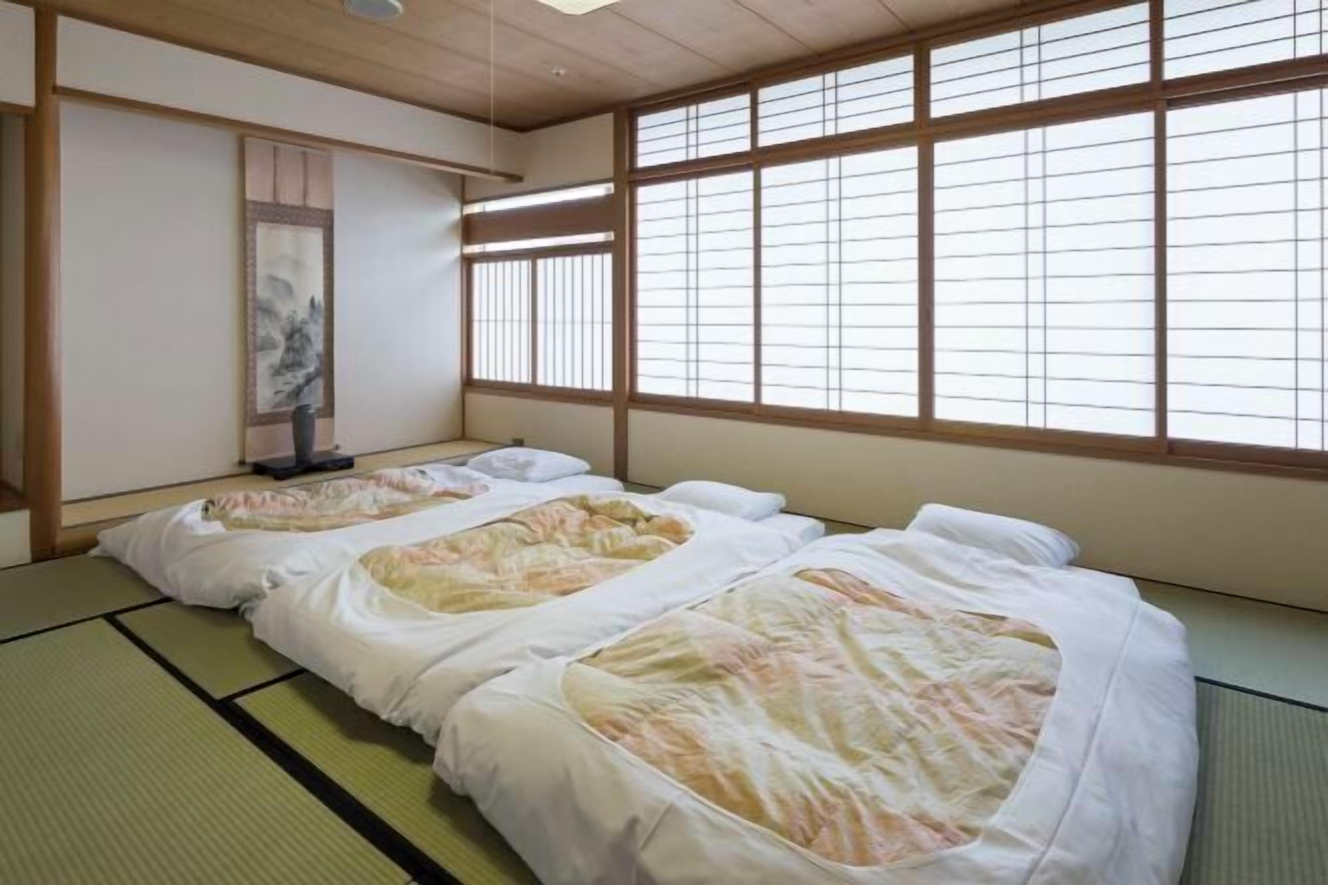 Escritorio, cortinas blackout, insonorización y wifi gratis 