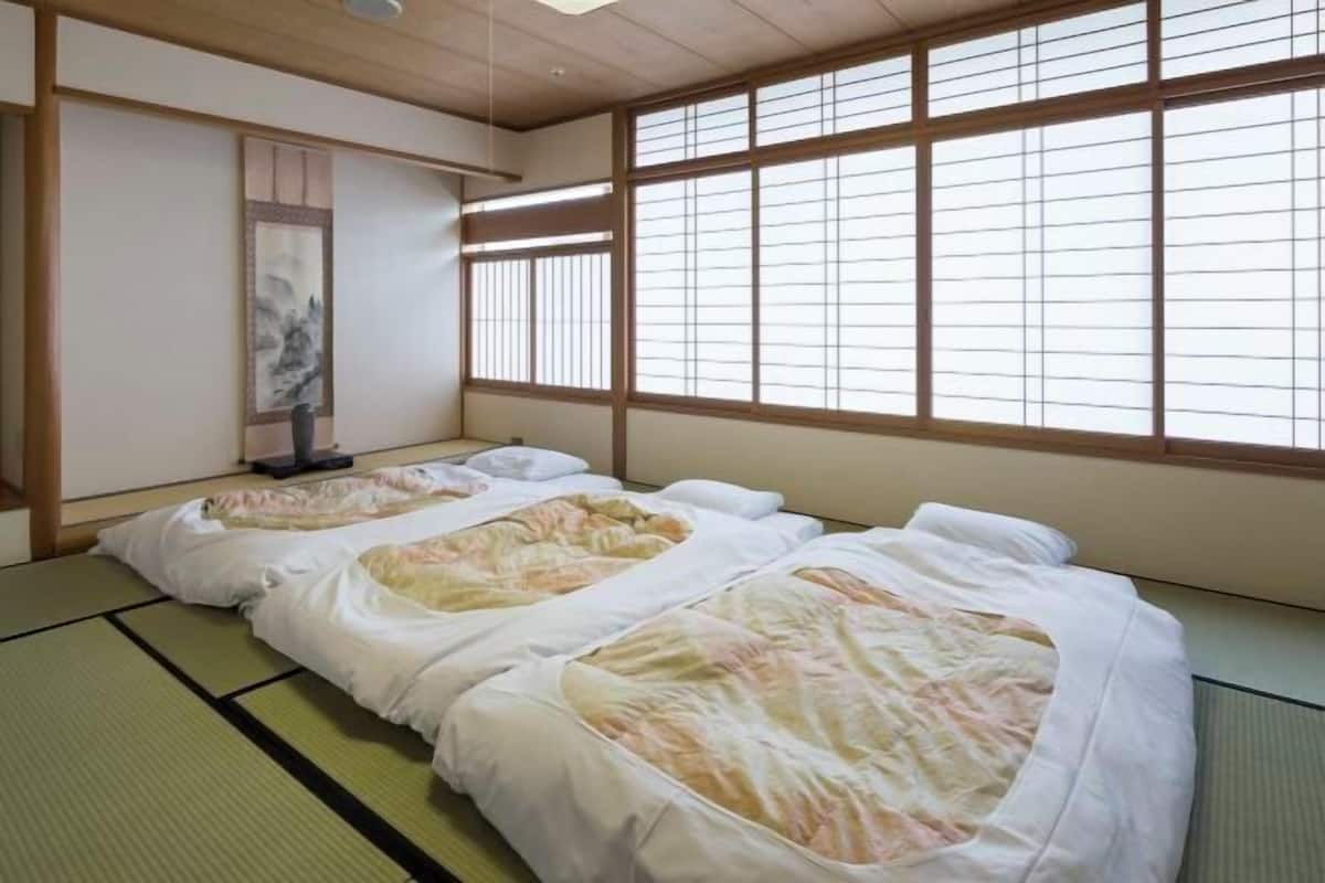 Desk, blackout drapes, soundproofing, free WiFi