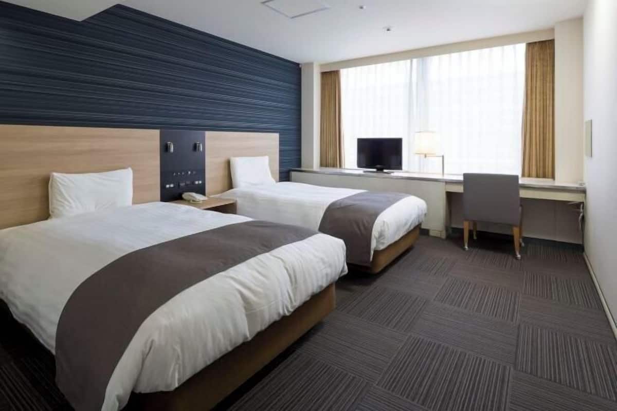 Desk, blackout drapes, soundproofing, free WiFi