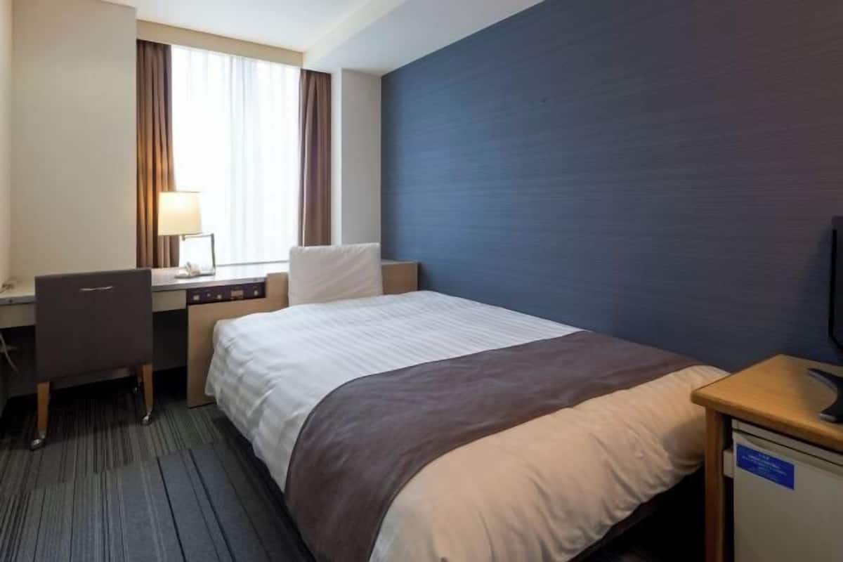 مكتب وستائر تعتيم وتجهيزات عازلة للصوت وواي فاي مجانًا