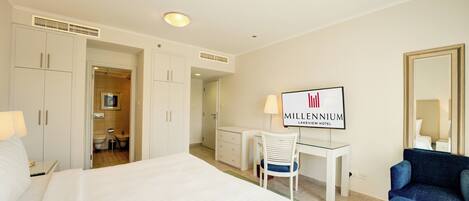 迷你吧、客房內保險箱、書桌、隔音