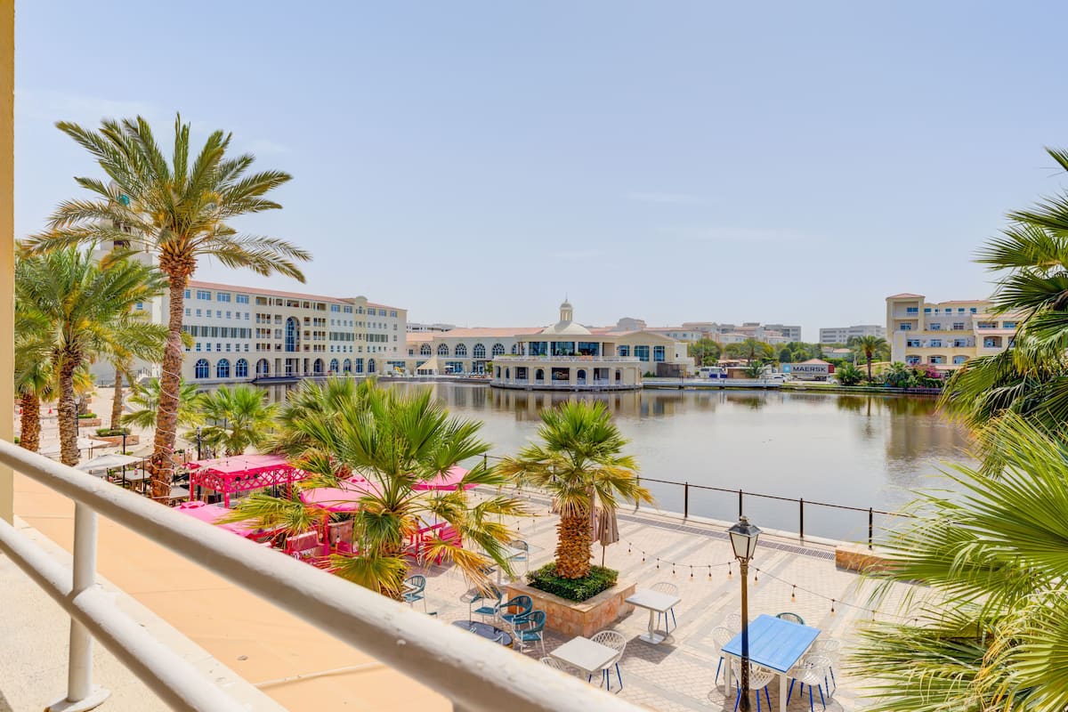 Apartamento, 2 quartos, vista para o lago | Frigobar, cofres nos quartos, escrivaninha, quartos à prova de som