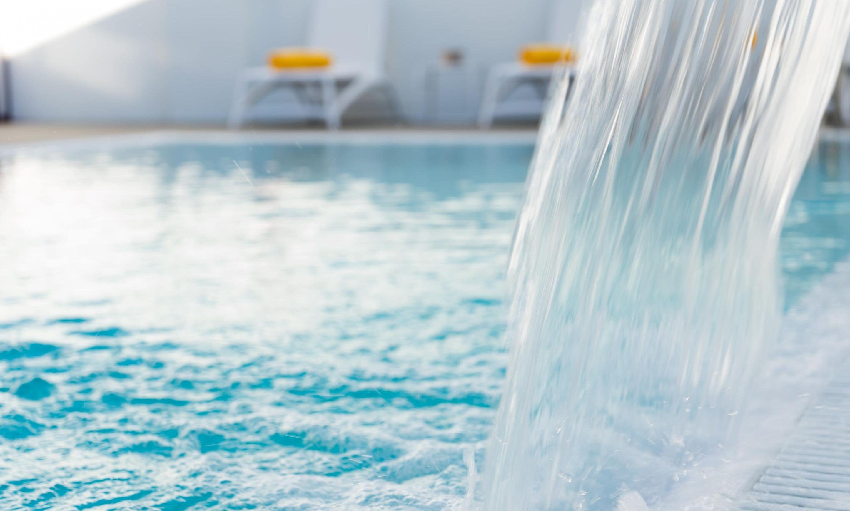 seasonal outdoor pool, pool loungers