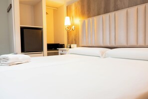 1 bedroom, minibar, in-room safe, desk - Hotel Sercotel Doña Carmela (Seville)