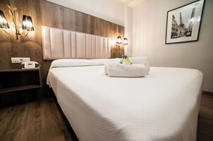 Habitación estándar doble | 1 dormitorio, minibar, caja fuerte y escritorio