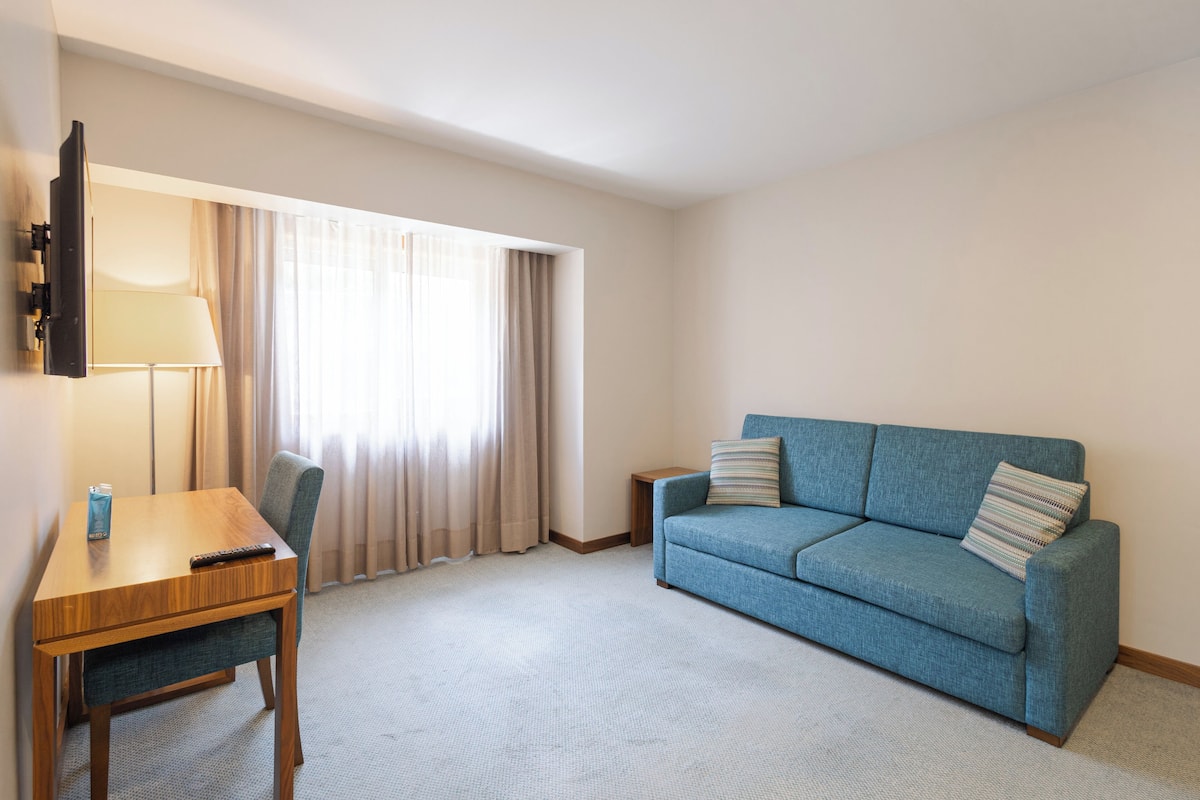 Suite | 1 chambre, bureau, rideaux dâobscurcissement, accĂšs au Wi-Fi (inclus)