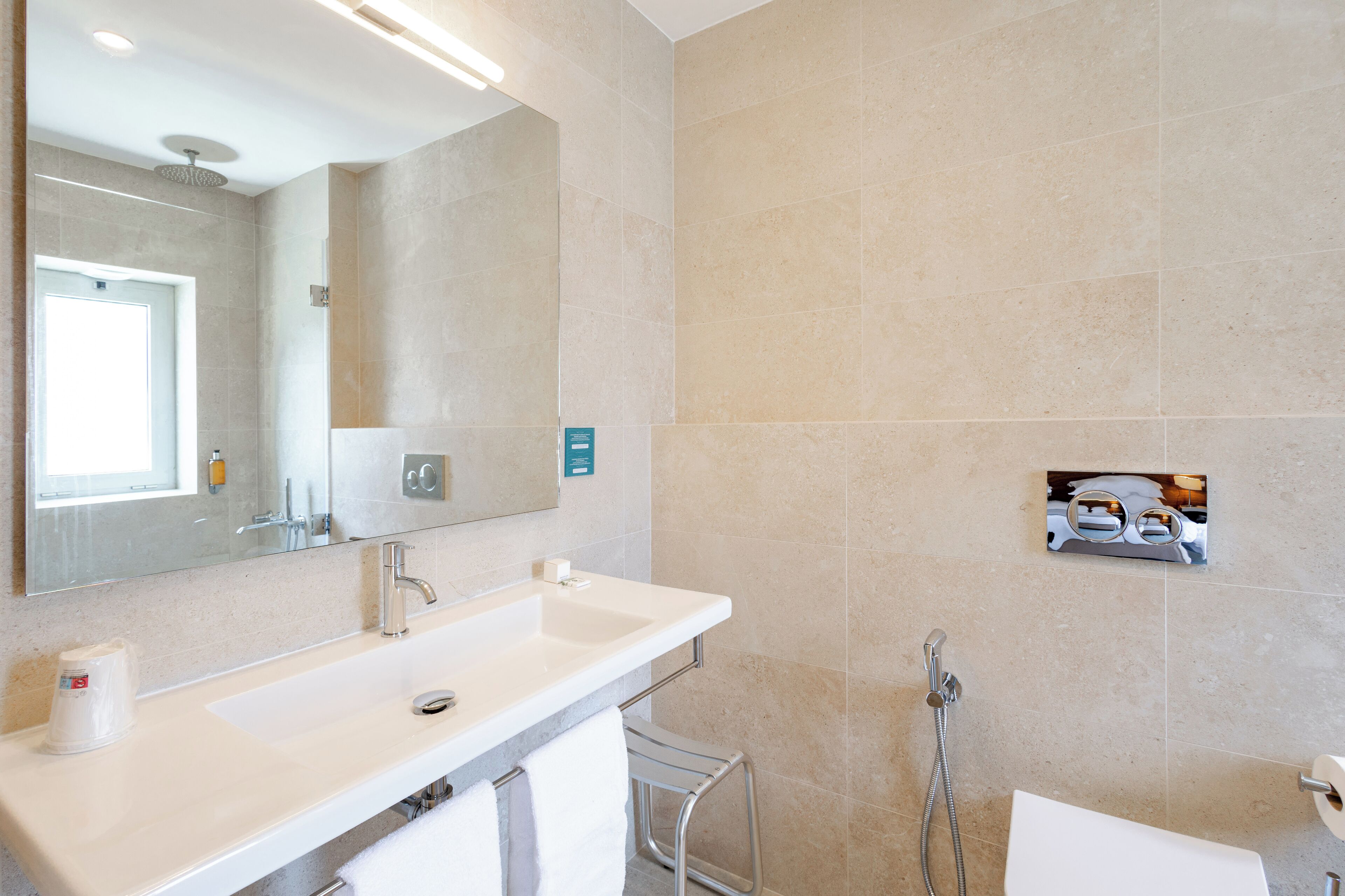 suite | bathroom | free toiletries, hair dryer, bidet, towels