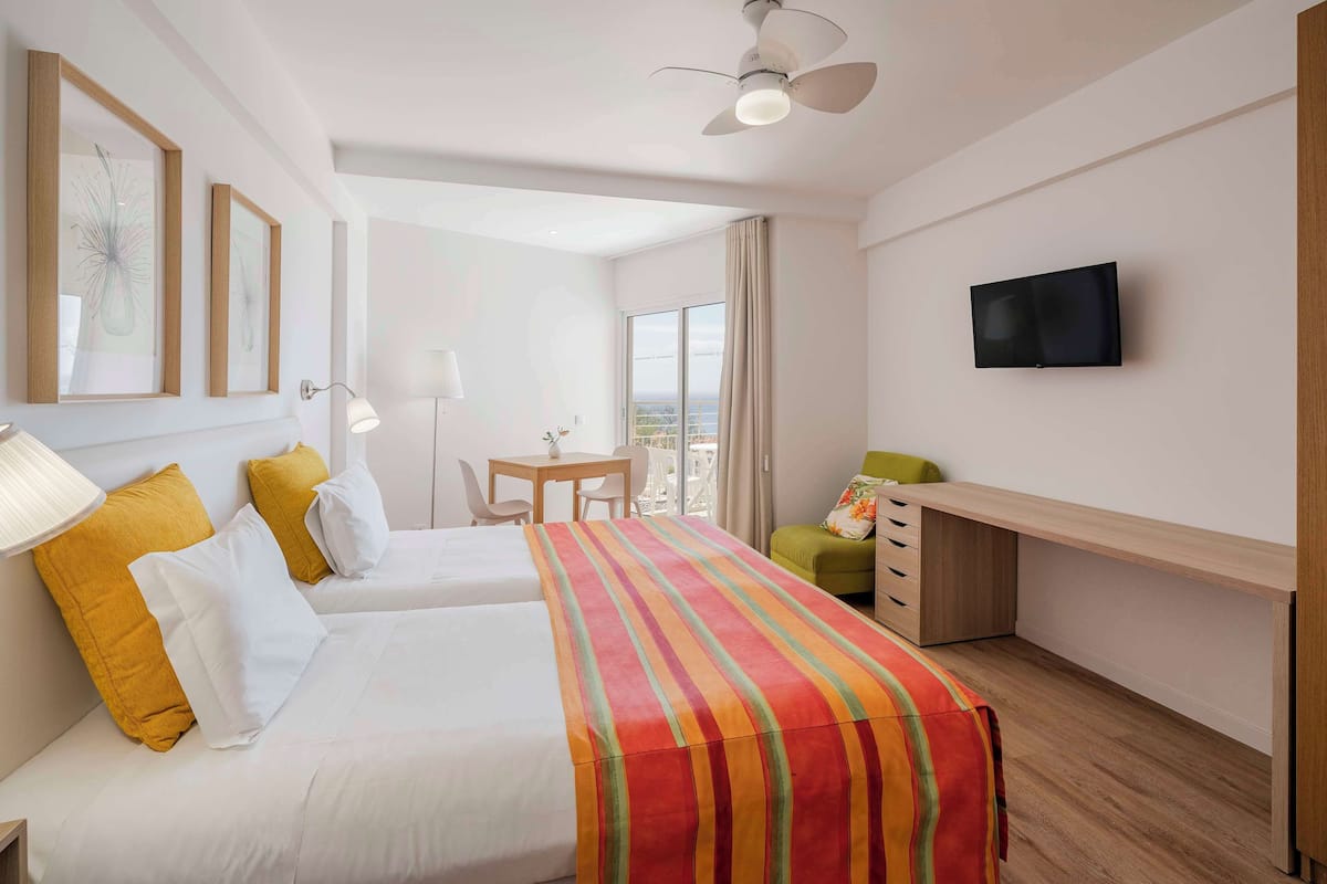 Classic Studio | 1 bedroom, desk, laptop workspace, blackout drapes