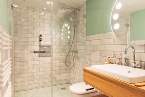 Hypo-allergenic bedding, minibar, in-room safe, desk - Harry's Home Berlin Moabit (Berlin)