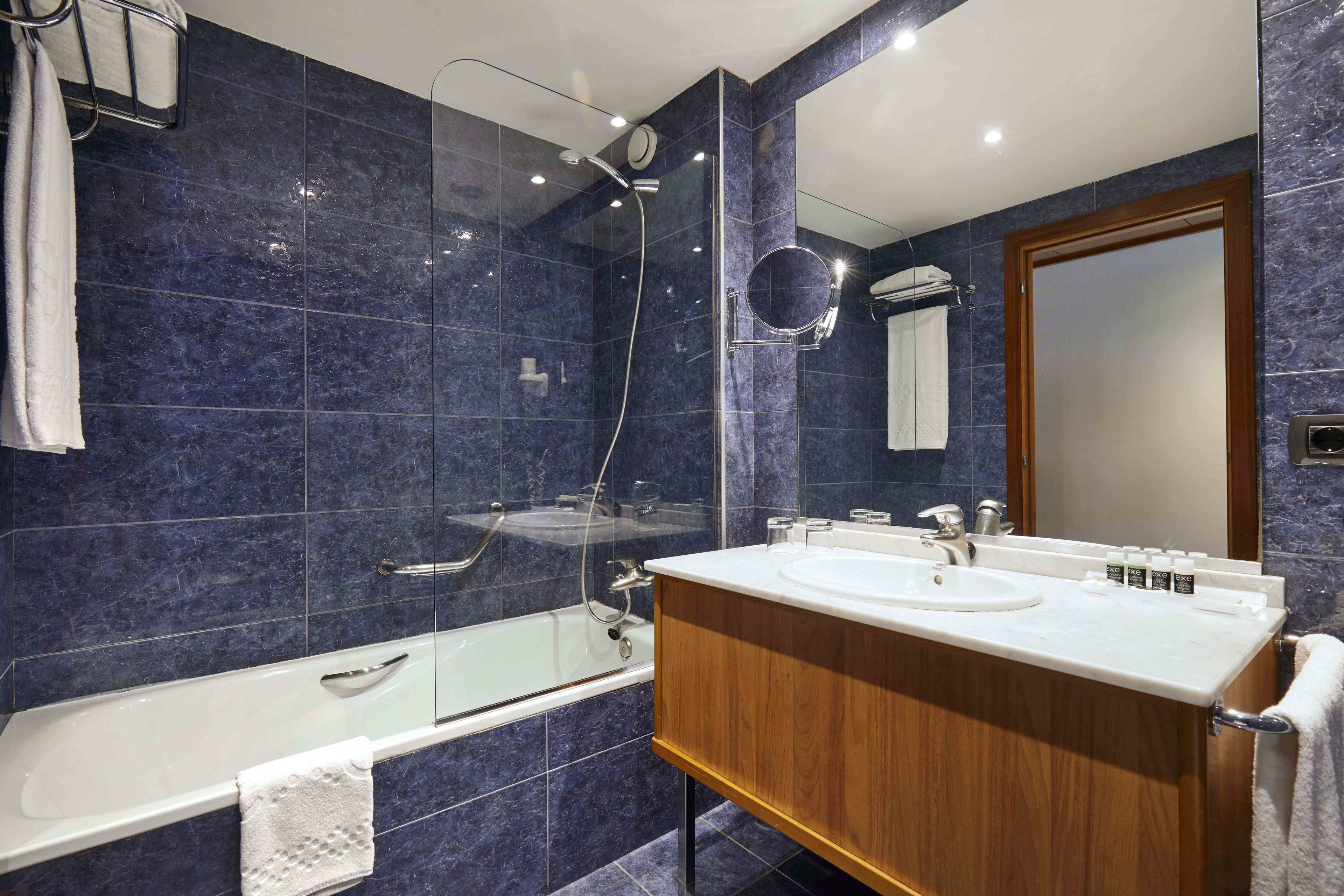 minibar, in-room safe, desk, soundproofing