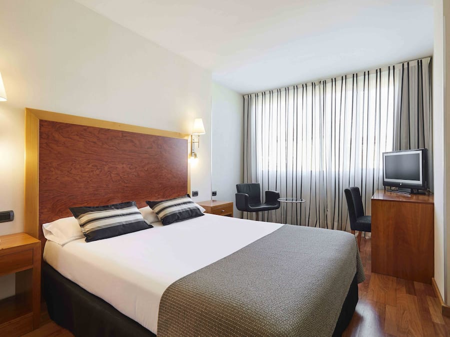 Minibar, in-room safe, desk, soundproofing