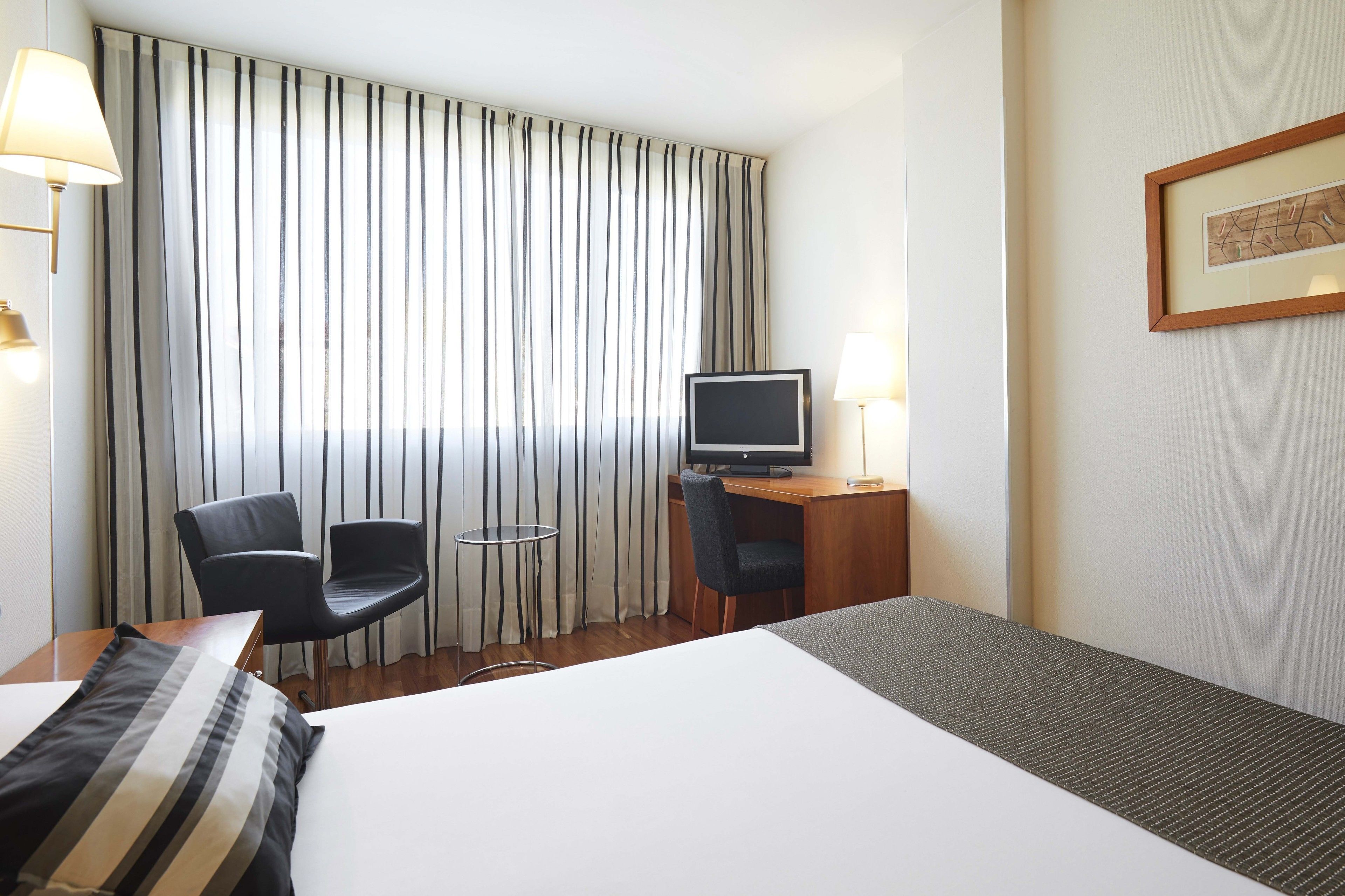 standard single room | minibar, in-room safe, desk, soundproofing
