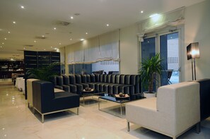 Lobby sitting area - Exe Plaza Delicias (Zaragoza)