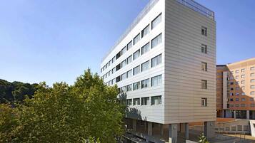 المنشأة من الخارج