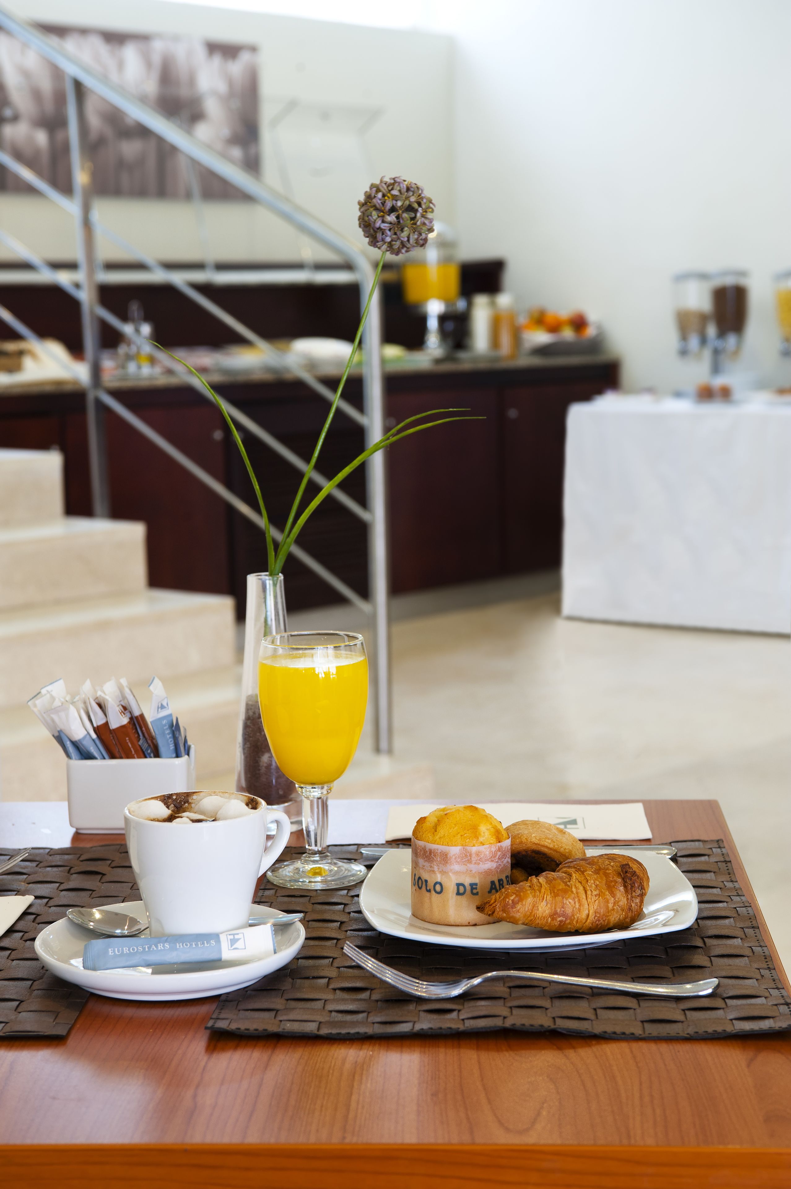 Se ofrece un desayuno bufé (9 EUR por persona)