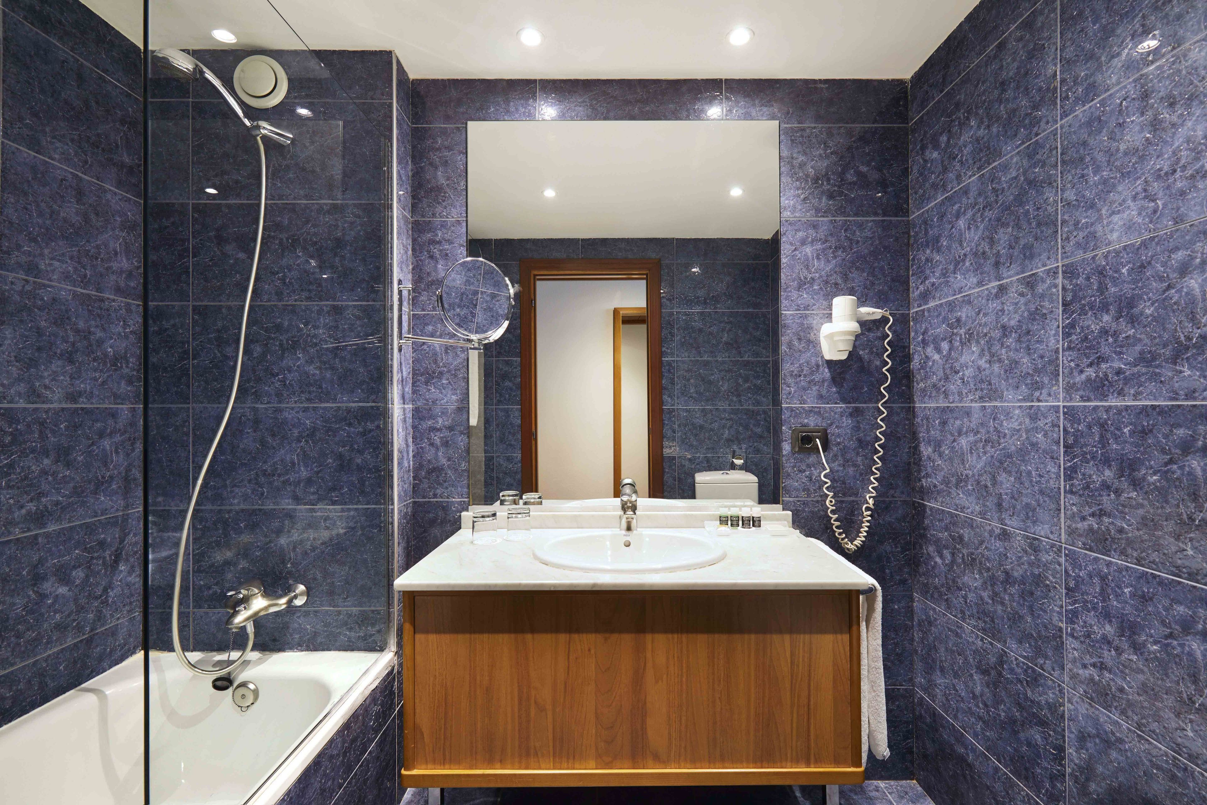 eco-friendly toiletries, hair dryer, towels