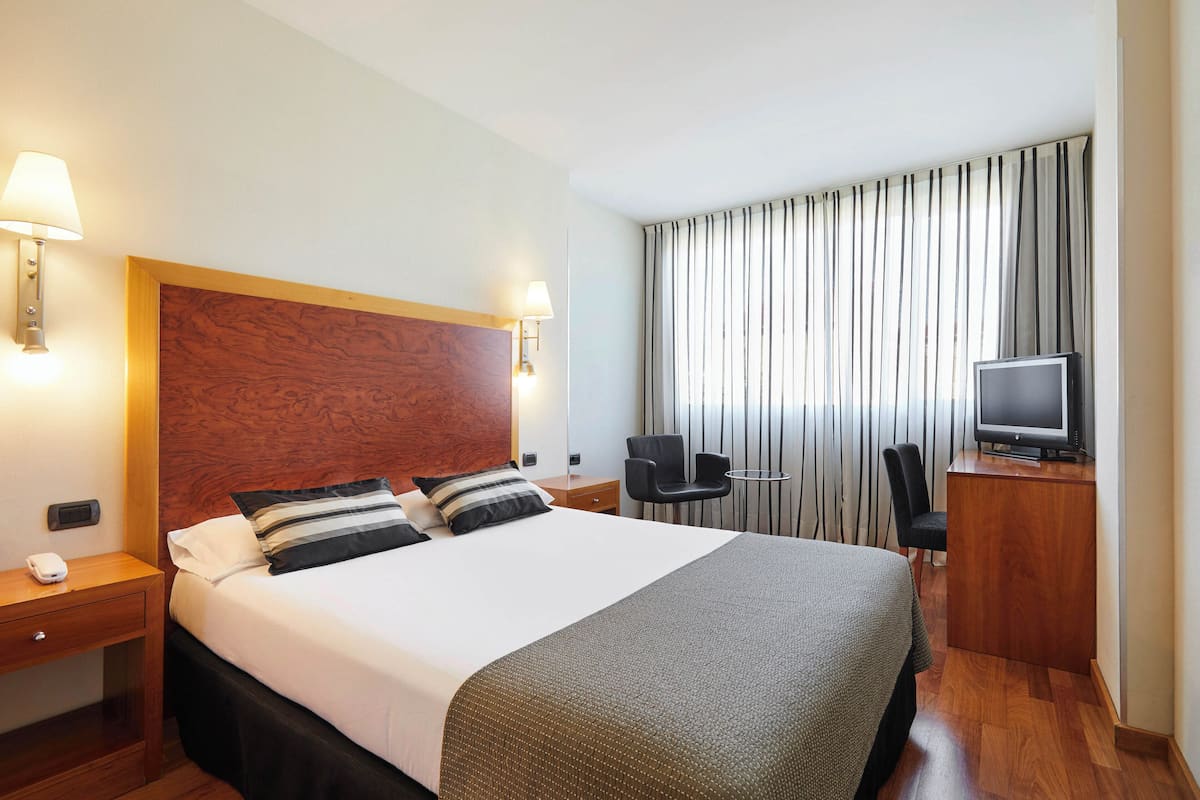 Minibar, in-room safe, desk, soundproofing