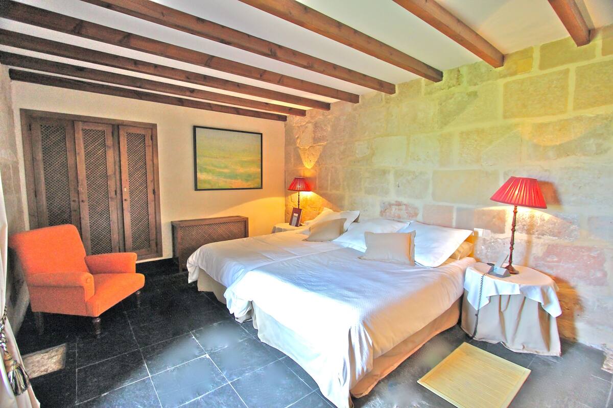 Minibar, desk, iron/ironing board (on request), free WiFi
