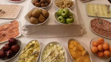 Free buffet breakfast on weekends