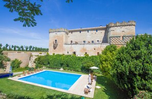 Seasonal outdoor pool - Posada Real Castillo del Buen Amor (Topas)