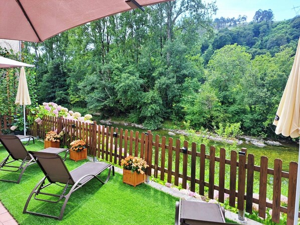 Terrace/patio - Hotel Ciudad Cangas De Onis (Cangas de Onis)