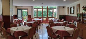 Minibar, bureau, rideaux occultants, chambres insonorisées