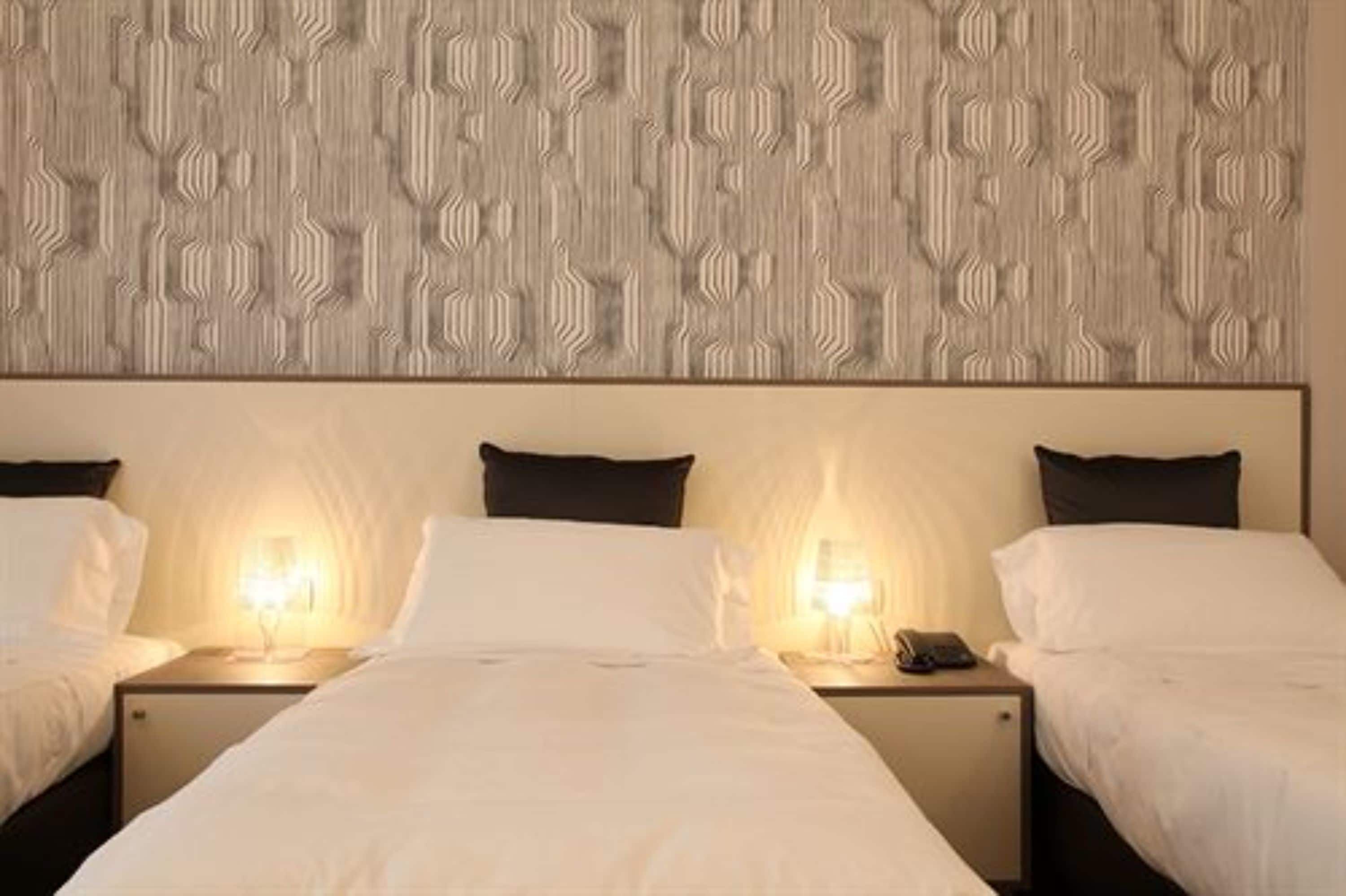 super triple room, park view | premium bedding, down duvets, minibar, in-room safe