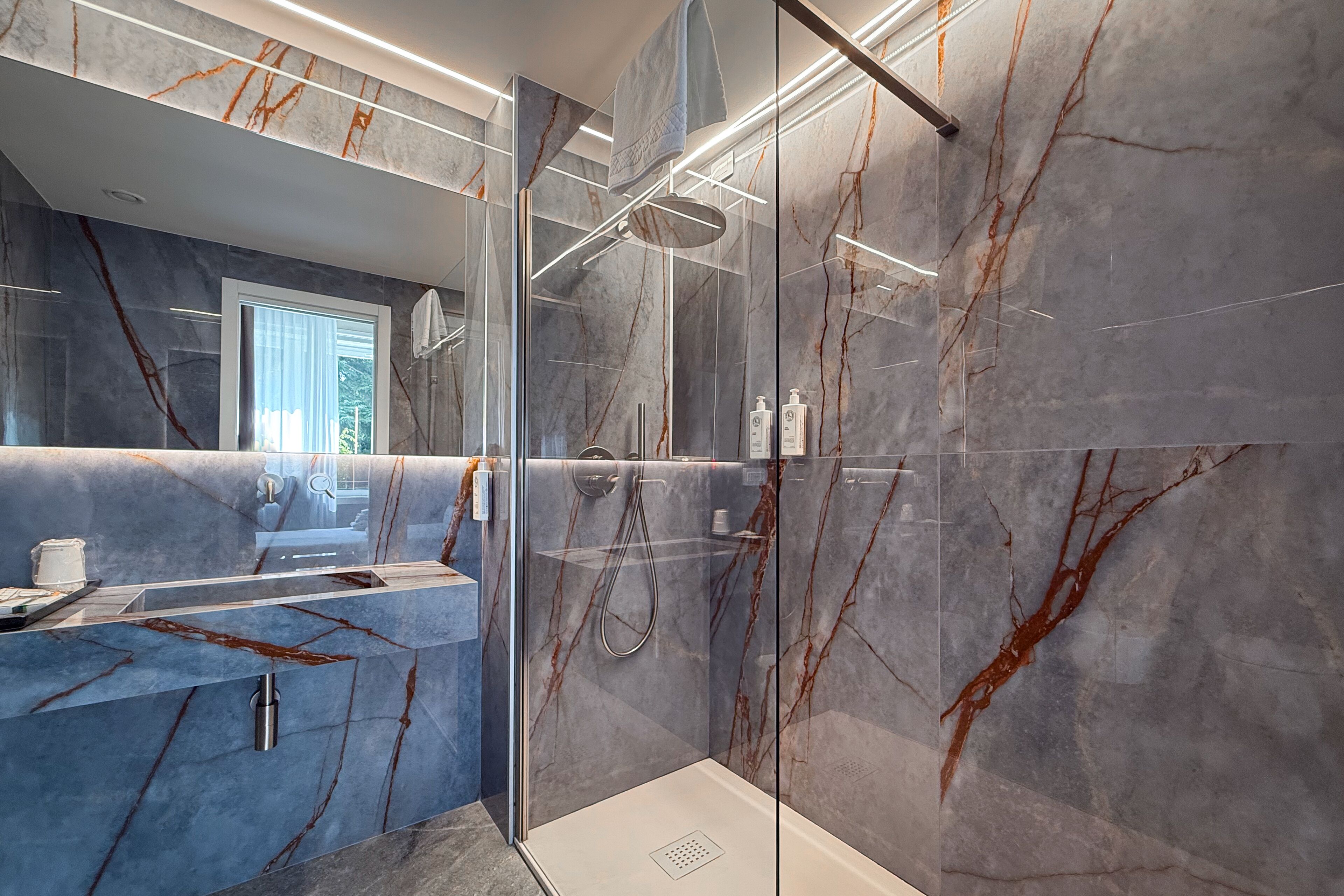 shower, free toiletries, hair dryer, bidet