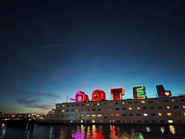 Exterior - Botel (Amsterdam)
