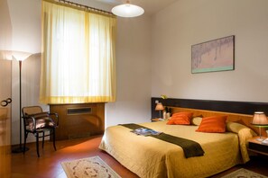 Insonorización, tabla de planchar con plancha y cunas gratuitas