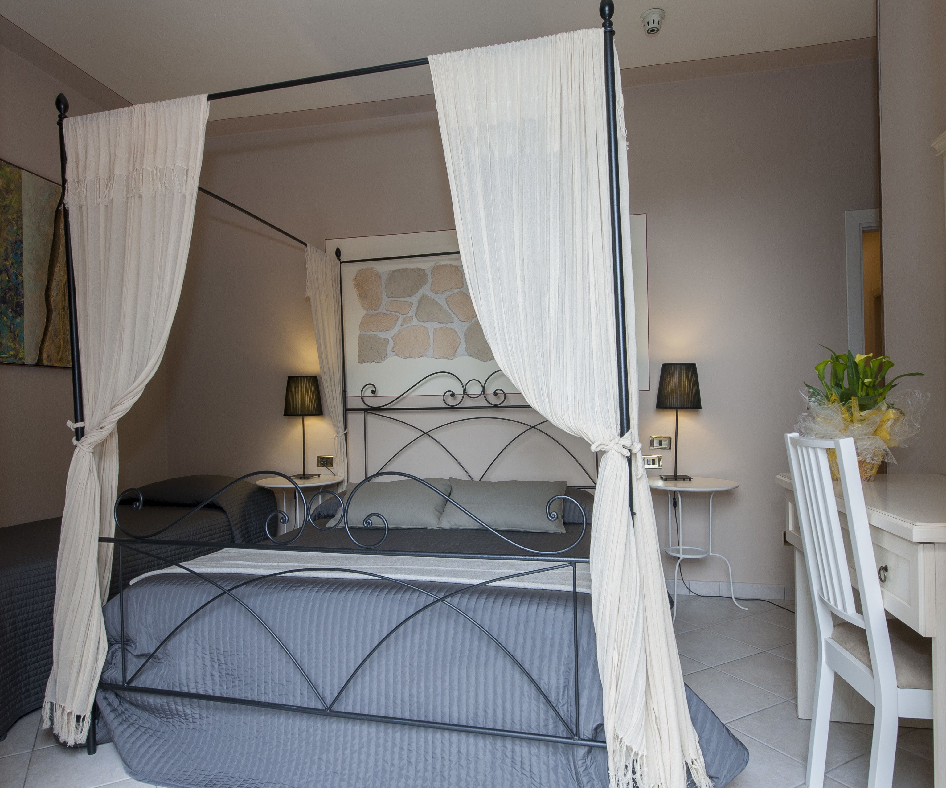 standard double or twin room | 1 bedroom, minibar, in-room safe, desk