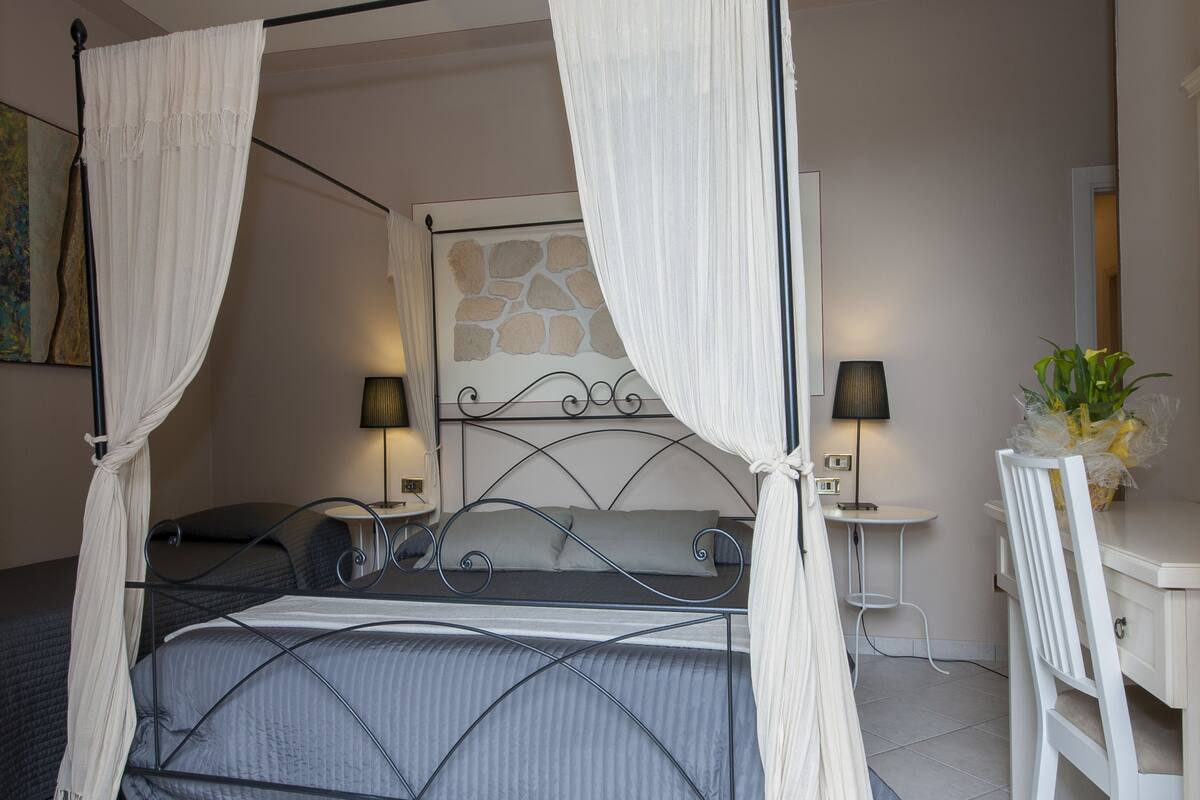 standard double or twin room | 1 bedroom, minibar, in-room safe, desk