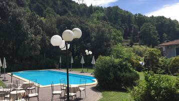 Seasonal outdoor pool, open 9:00 AM to 7:00 PM, pool umbrellas