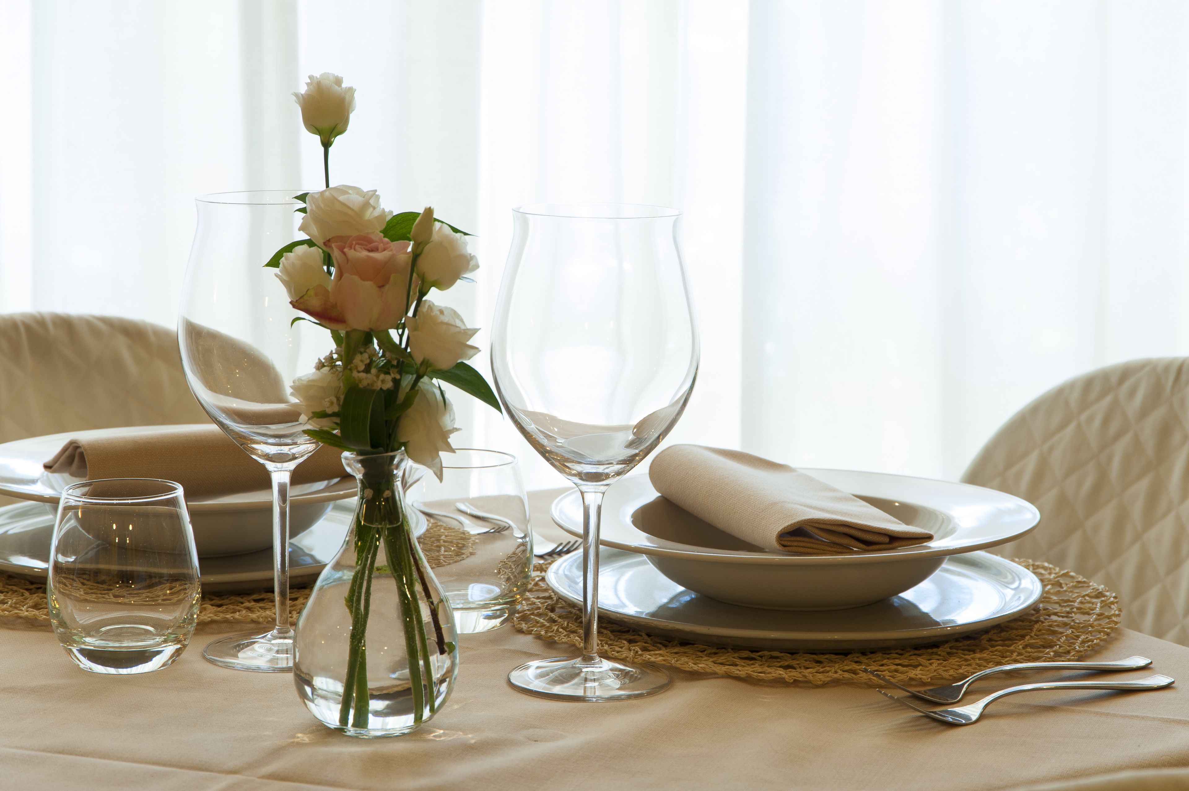 Breakfast and dinner served, local cuisine