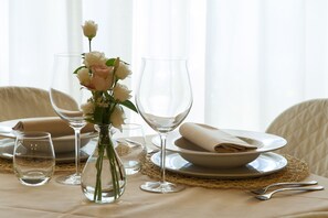 Serveert ontbijt en diner, lokale gerechten