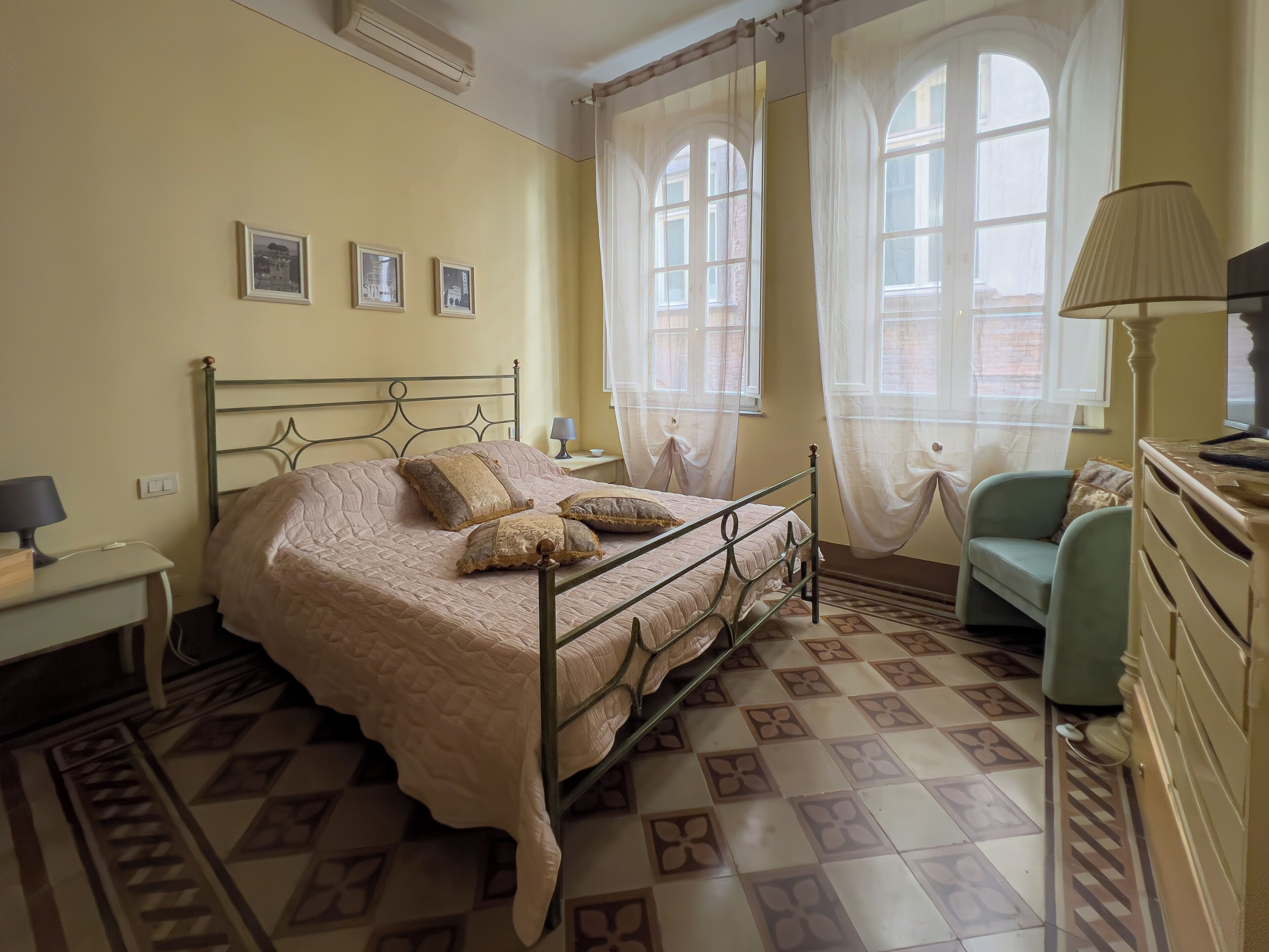 Apartamento romántico, en edificio anexo (via Buia 32 1st Floor) | Edredones de plumas, minibar, caja fuerte y decoración individual