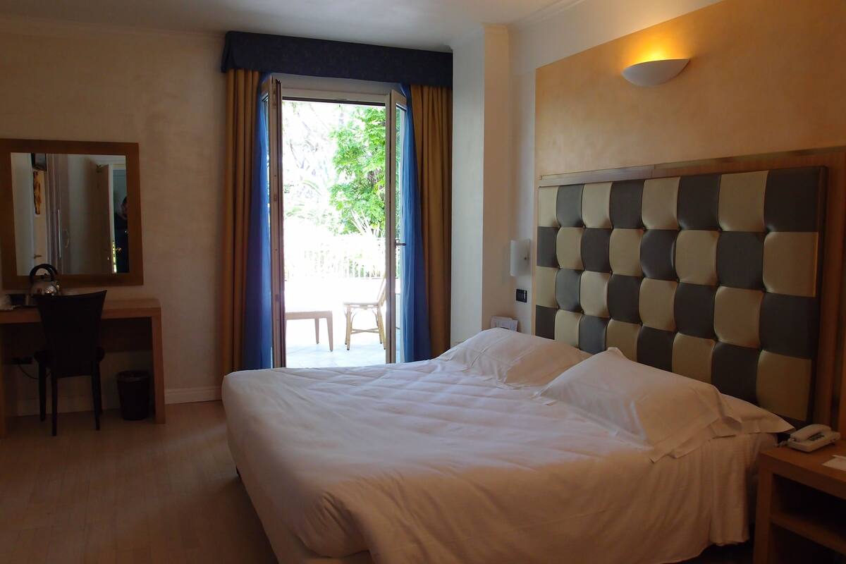 1 chambre, literie hypoallergénique, couette en duvet d'oie, minibar